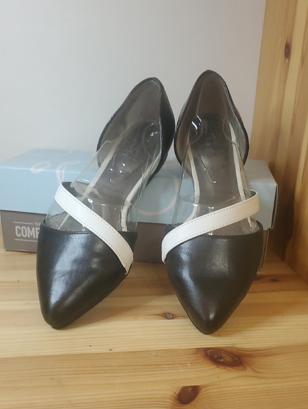 Women’s Life Stride Two-Tone Pointed Toe Flats - Black and White BD